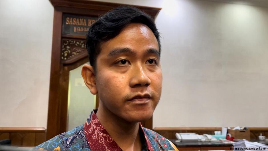 Headshot of a young Indonesian man