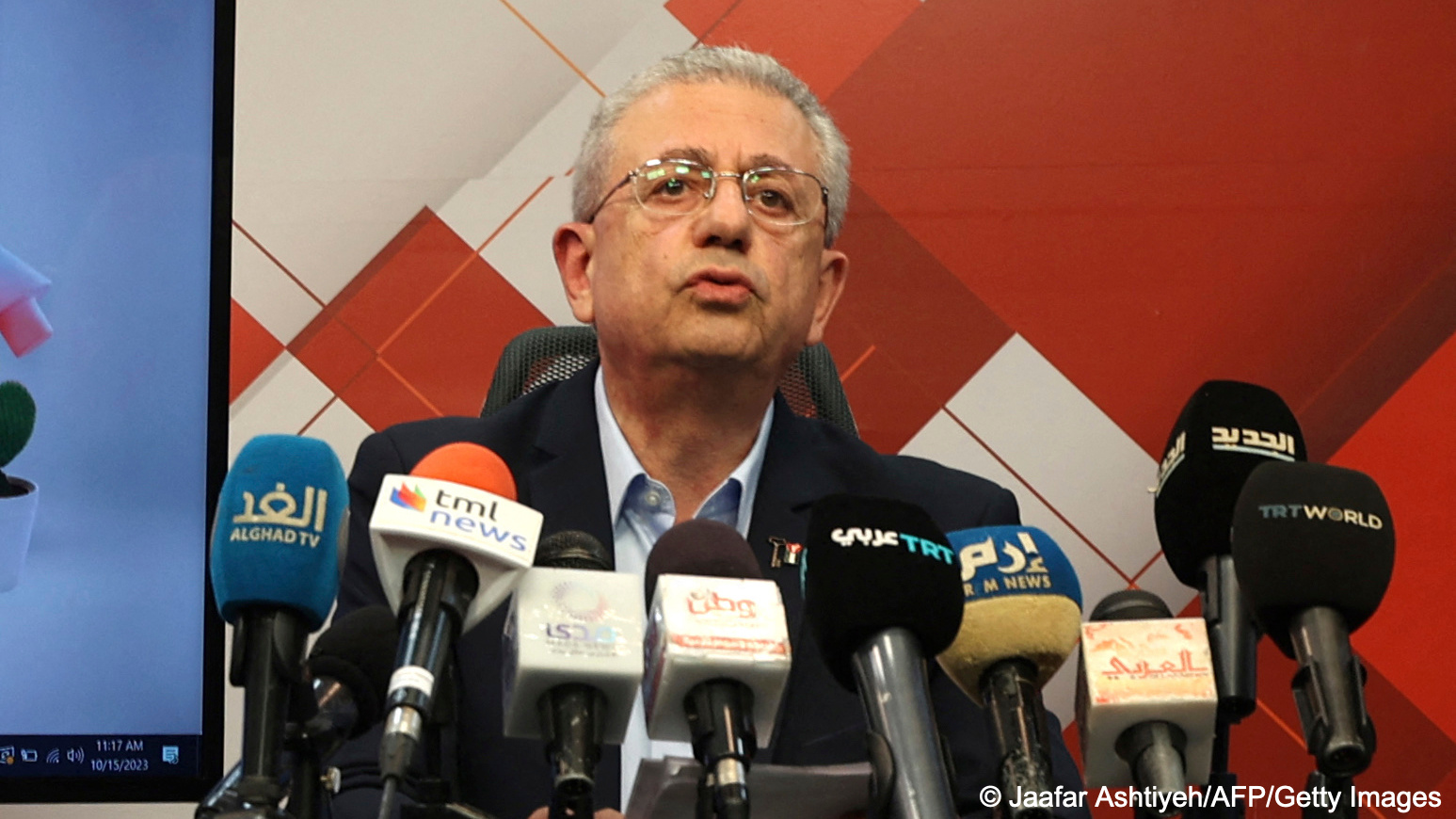 مصطفى البرغوثي أمين عام المبادرة الوطنية الفلسطينية وناشط حقوقي بارز   (image: Jaafar Ashtiyeh/AFP/Getty Images)Mustafa Barghouti addresses the media