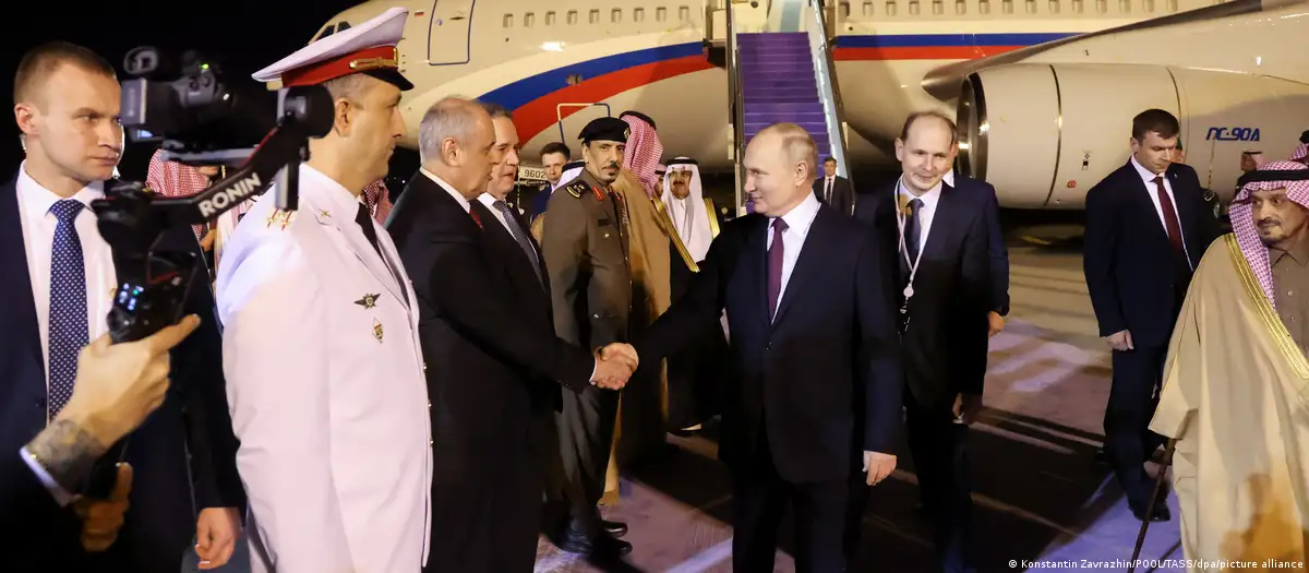Russlands Präsident Putin bei seiner Ankunft am Flughafen in Riad, Saudi Arabien