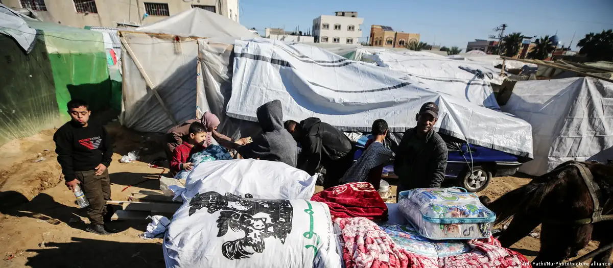 Refugees in Deir al-Balah in the Gaza Strip on 7 January