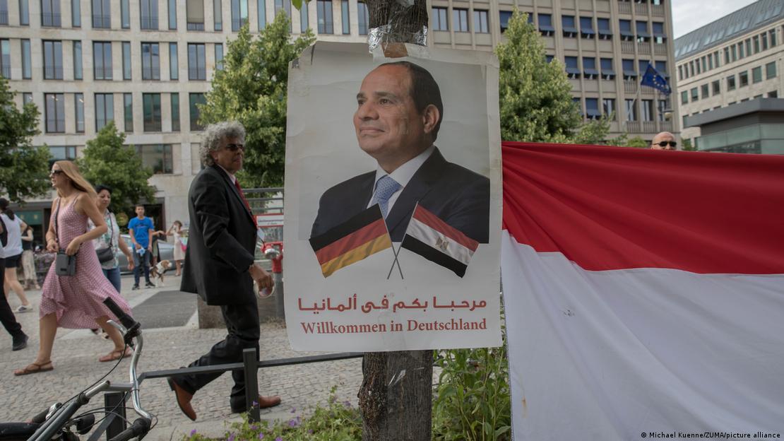 Willkommensschild für Al Sisi in Deutschland, Berlin 2022