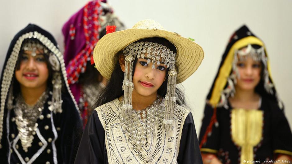  أزياء تقليدية في اليمن. Traditionelle Mode im Jemen Bild dpa