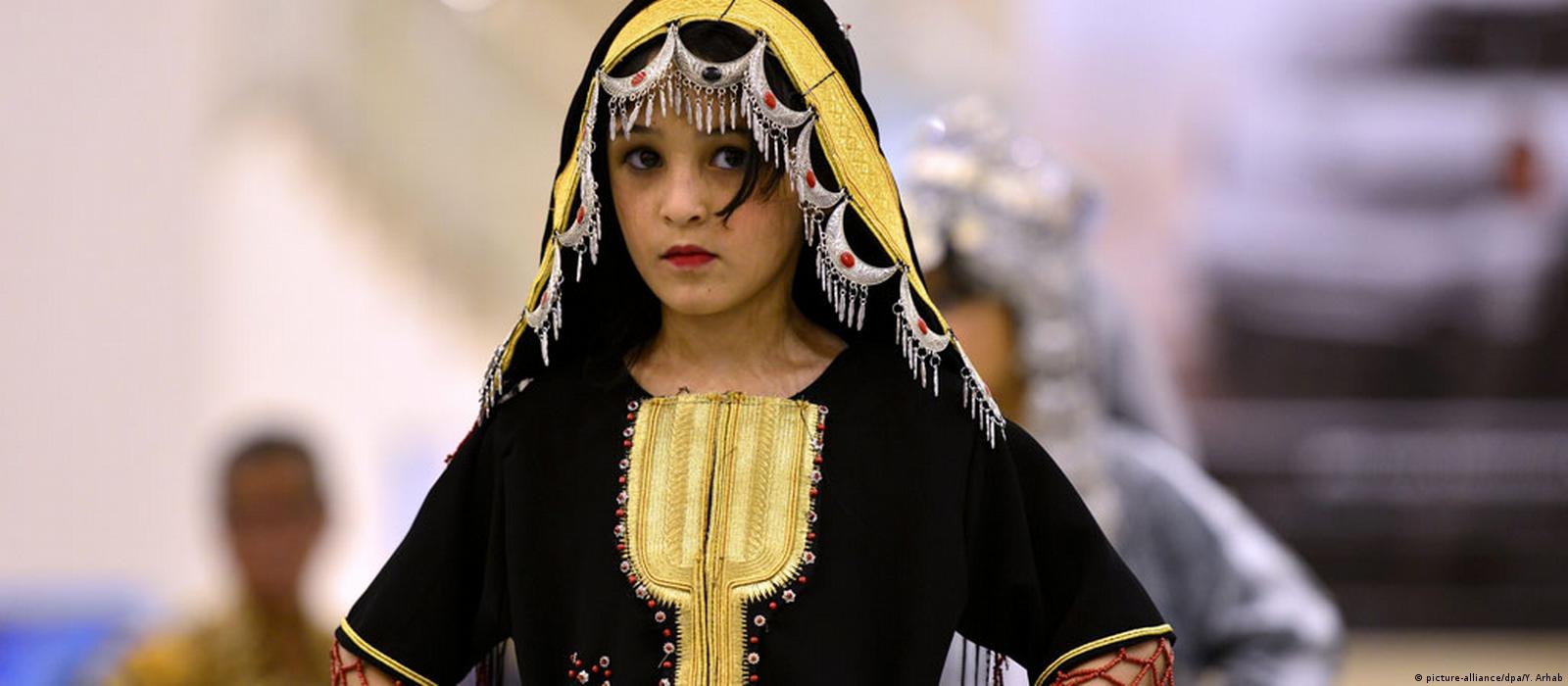  أزياء تقليدية في اليمن. Traditionelle Mode im Jemen Bild dpa