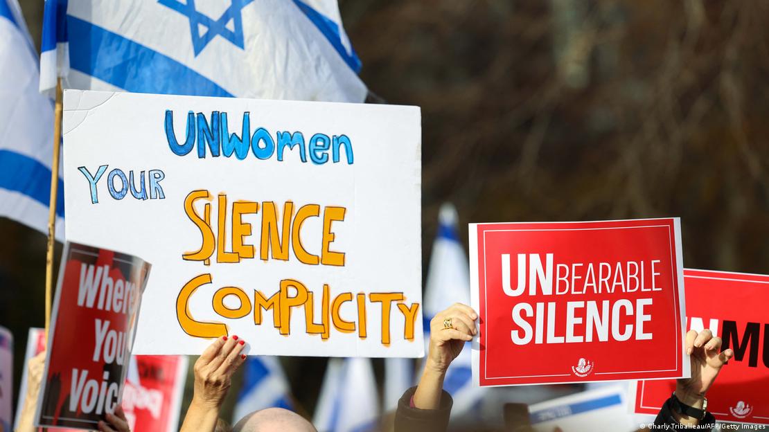 Anfang Dezember gab es vor dem UN-Hauptquartier in New York Proteste gegen das Schweigen der Weltorganisation.
