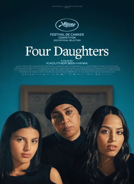 الإعلان الإنكليزي للفيلم التونسي "بنات ألُفة". Main title: (The story of Olfa's Daughters)   Photo's title: (Olfa and her two Daughters in the premiere of the Tunisian movie Olfa's Daughters „four daughters“ at the cinema of the Kulturbrauerei-Cinestar, Berlin Hall) Place & Date: (Berlin –18th Jan 2024) - Copyright / Photographer: Copyright for Qantara, Mohammed Magdy