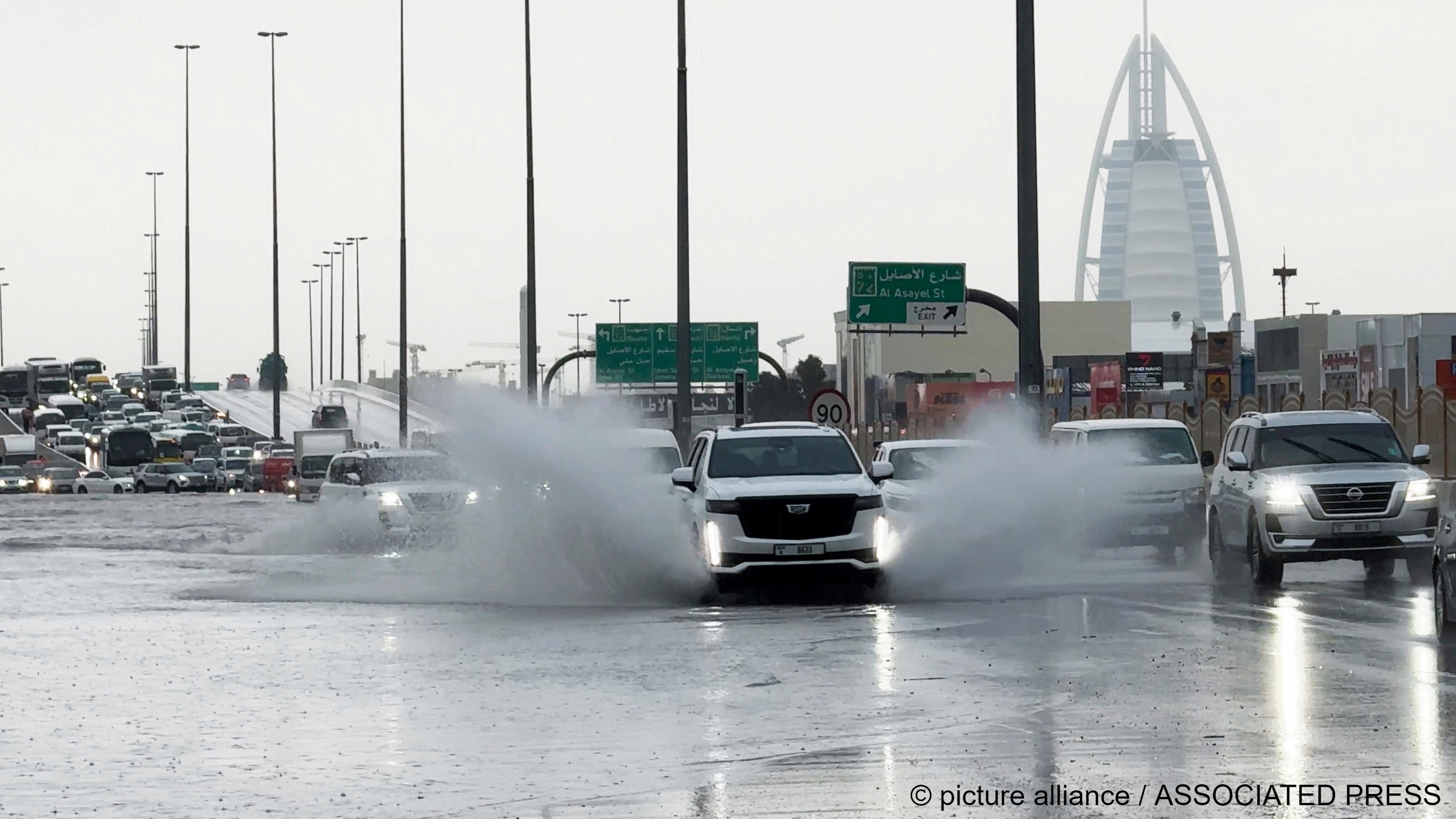 Heavy rains lashed the United Arab Emirates on Tuesday, flooding out portions of major highways and leaving vehicles abandoned on roadways across Dubai
