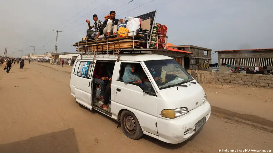Evakuierungen in Rafah: Schon seit Tagen verlassen Bewohner von Rafah die an der Grenze zu Ägypten gelegene Stadt