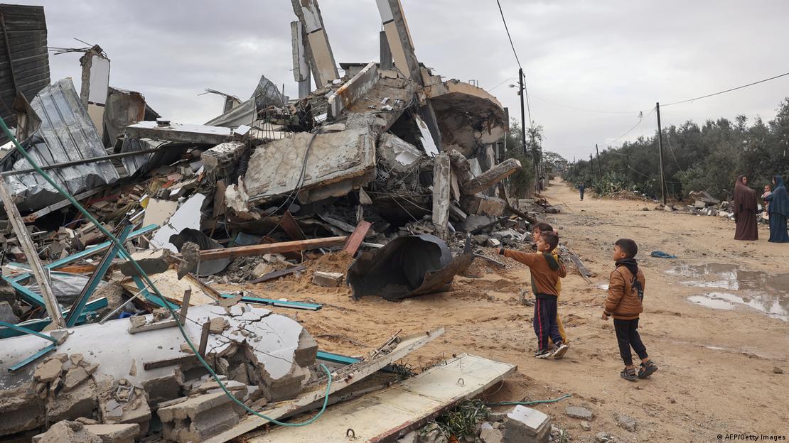 Zerstörungen nach Luftschlägen in Rafah am Montag