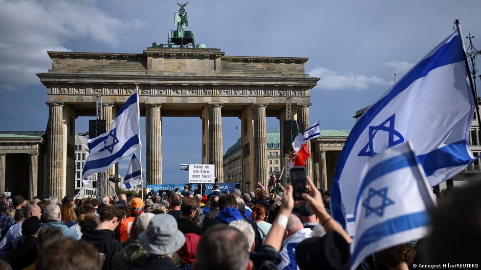 People attend the rally "Against terror and antisemitism! Solidarity with Israel" organised by Germany's Central Council of Jews, political parties, unions and civil society, at Brandenburg Gate, Berlin, 22 October 2023
