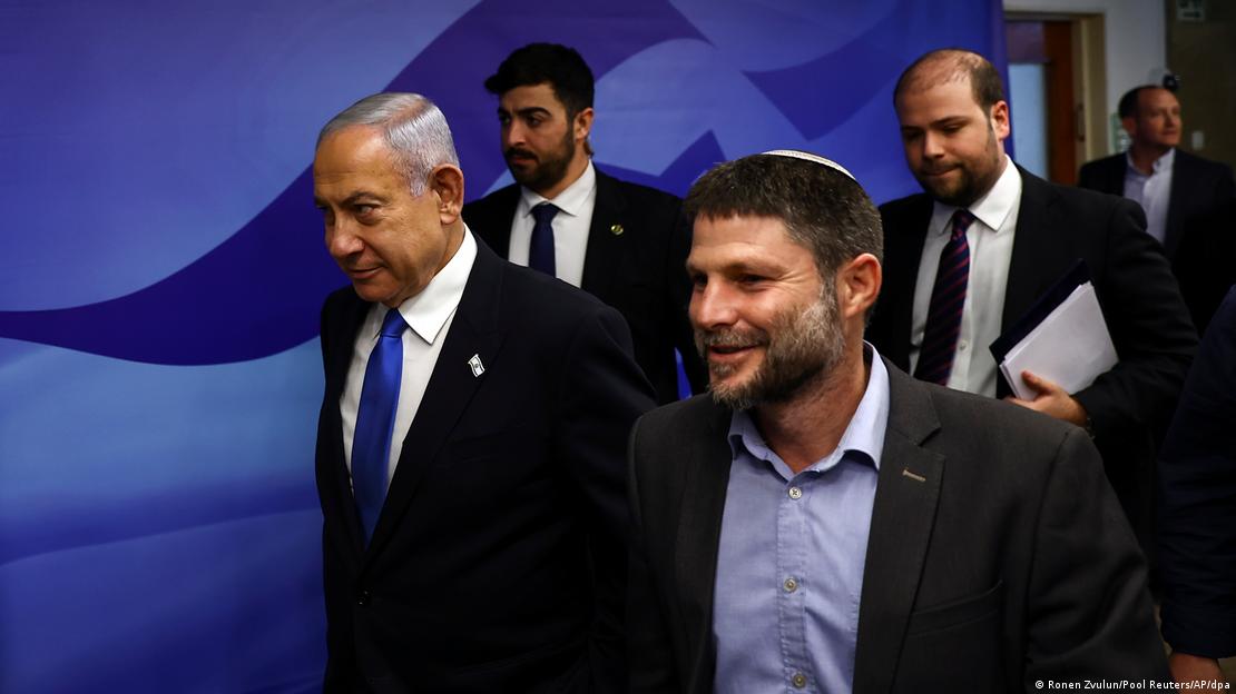 Premier Benjamin Netanjahu (l.) und Finanzminister Bezalei Smotrich (Archivbild)