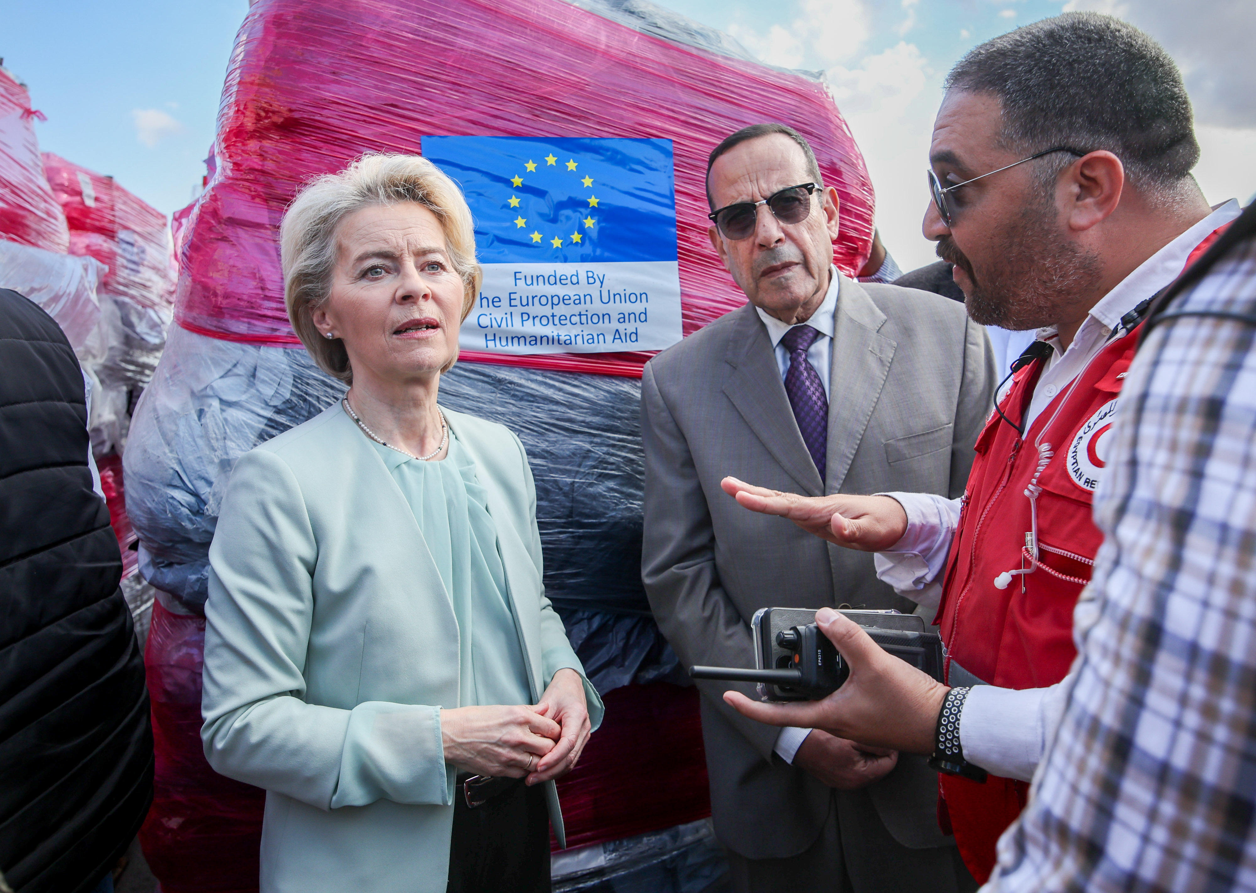 Ursula von der Leyen in Ägypten mit dem Gouverneur von Nordsinai Mohamed Abdel-Fadil Shousha