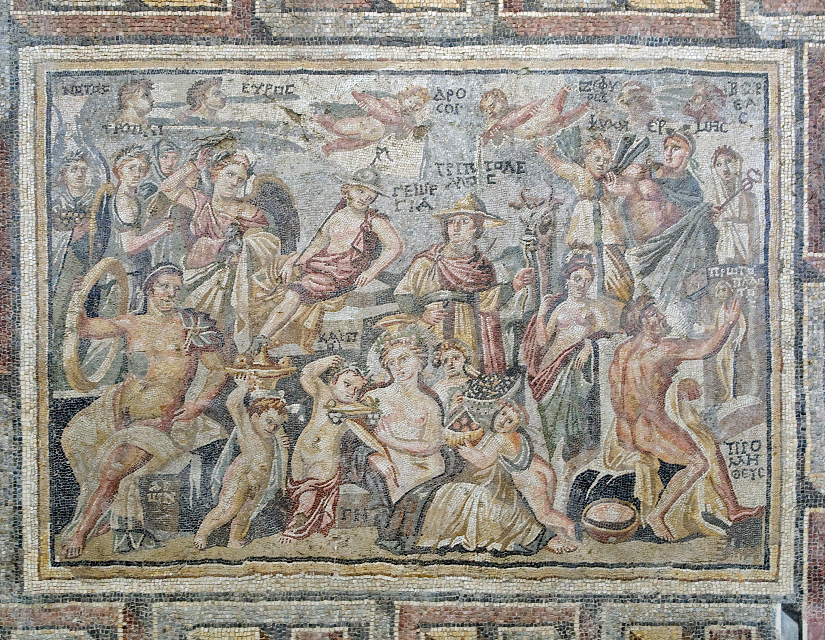 "Die Verherrlichung der Erde" (Foto: Wikimedia Commons | Dosseman) Römisches Mosaik "Die Verherrlichung der Erde"