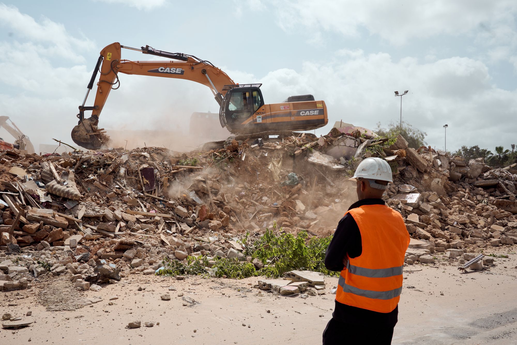 An excavator clears the rubble of demolished homes in Casablanca’s Old Medina during redevelopment works associated with the future Royal Avenue project. Casablanca, Morocco, 15 May 2026. (Photo: Yassine Toumi)