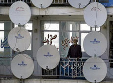 An Afghan man is seen between a large number of satellite dishes in Kabul (photo: AP Photo/CP)