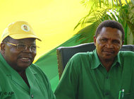 Benjamin Mkapa (left) (photo: AP)