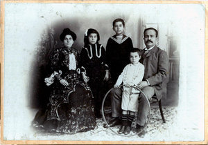 جرجي زيدان وعائلته عام 1908. zaidanfoundation.org