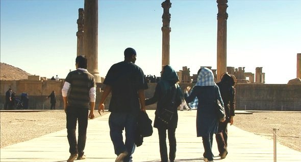 Kevin and the girls visit Persepolis (copyright: www.theiranjob.com)