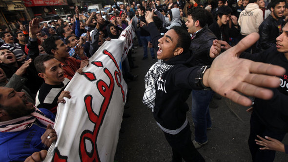 Protesters take part in a march during the second anniversary of the resignation of veteran President Hosni Mubarak, at Tahrir Square in Cairo, February 11, 2013 (photo: Reuters/Amr Abdallah Dalsh)