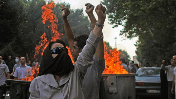 جانب من مظاهرات عام 2009 ضد ما يعتبره المحتجون تزويراً للانتخابات الرئاسية في إيران. أ ب