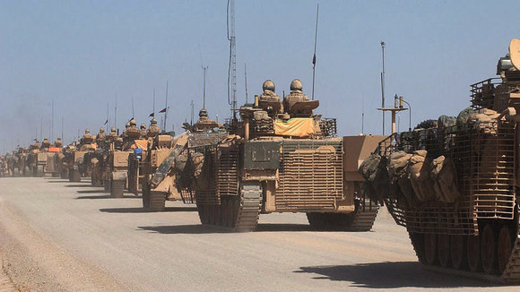 Britische Panzer bei Helmand; Foto: dpa/picture-alliance