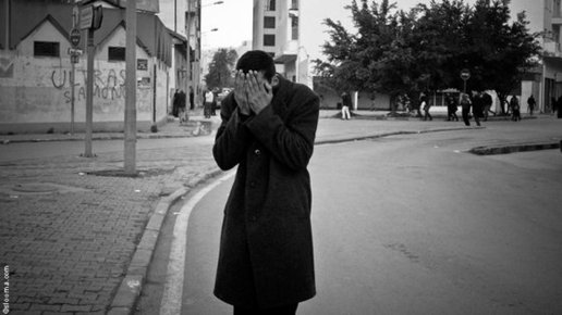 شاب تونسي إبان الاثورة التقطته عدسة حربي، الصورة سليم حربي
