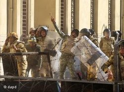 Members of the Egyptian military during recent riots on Tahrir Square (photo: dapd)