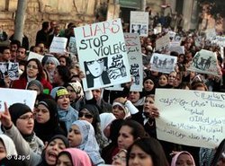 Women protesting in Cairo on 20 December 2011 (photo: dapd)
