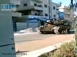 Einsatz von Panzern in den Straßen von Hama; Foto: dpa
