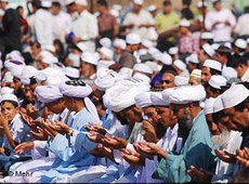 Sunni Muslims praying in Iran (photo: DW)
