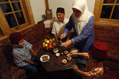 A Muslim family (photo: AP)
