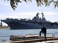 US aircraft carrier Kearsarge at the Suez Canal (photo: AP)