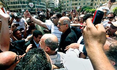 Mohammed ElBaradei among a crowd of  supporters in Cairo (photo: AP)