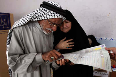 A man and woman study a ballot sheet during the Iraqi parliamentary election (photo: AP)