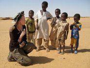 Mia Farrow in Darfur (photo: www.stopgenocidenow.org) 