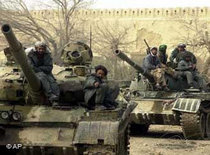 Soldiers of the Northern Alliance in Kunduz (photo: AP)