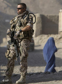 A Bundeswehr soldier and a burka-veiled woman in Afghanistan (photo: AP)