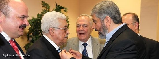 Mahmoud Abbas, head of Fatah, and Khaled Meshal, head of Hamas (photo: picture alliance/dpa)