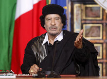 Gaddafi during a press conference in the Villa Madama in Rome (photo: dpa)
