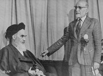 Prime Minister Mehdi Bazargan (right) talking to Ayatollah Khomeini (photo: AP)