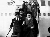 Ayatollah Khomeini returning from exile in France on 1 February 1979 (photo: dpa)