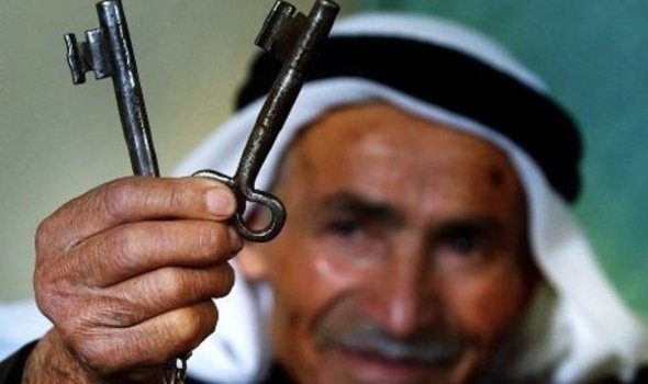 فلسطيني يحمل مفاتيح العودة، الصورة ا ب 