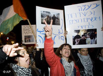 Anti-war protesters in Tel Aviv on 3 January 2009 (photo: AP)