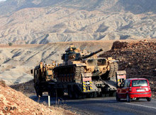 Turkish tanks near the border to Iraq (photo: AP)