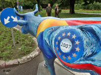 EU cattle sculpture (photo: AP)