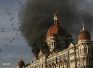 Mumbai under attack (photo: AP)