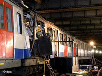 Destroyed subway train in London after the suicide attacks (photo: dpa)