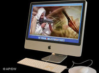 Osama bin Laden in combat gear on the screen of a Macintosh computer (photo: AP/DW)