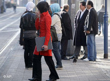 Turks waiting for a bus in Duisburg (photo: AP)