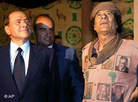 Italian president Berlusconi visits Muammar Gaddafi in Lybia (photo: AP) 