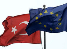 Turkey and EU - flags (photo: AP)